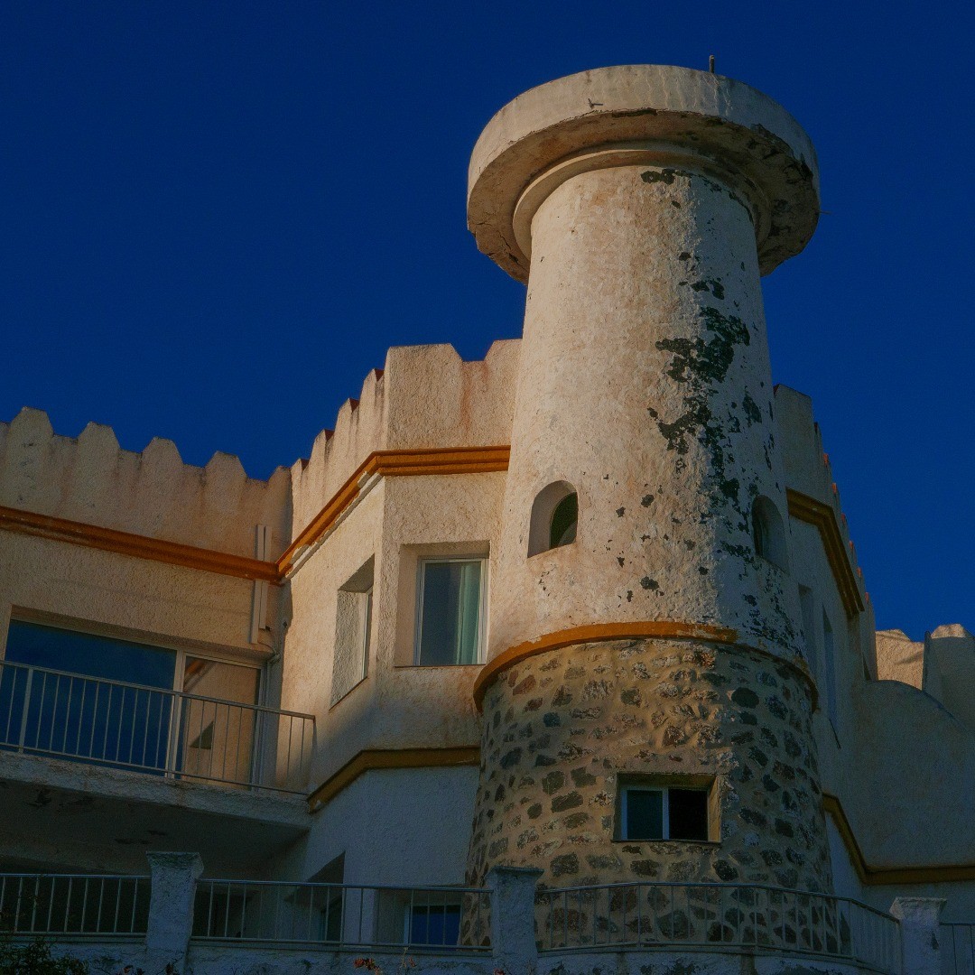 La princesa se empoderó y se largó….#fuengirola #malaga #andalucia #spain #anotherplacemagazine #somewhere #somewheremagazine #urban #urbanscape #archivecollectivemag #broadmag #dreamermagazine #newtopographics #independentmagazine #imaginarymagnitude #contemporaryphotography #lekkerzine #myfeatureshoot #streetphotography #photography #lensculture #photozine #paradisexmagazine #oftheafternoon #ourmomentum #noicemag #rsa_minimal #thinkverylittle #thisaintartschool #streetmagazine