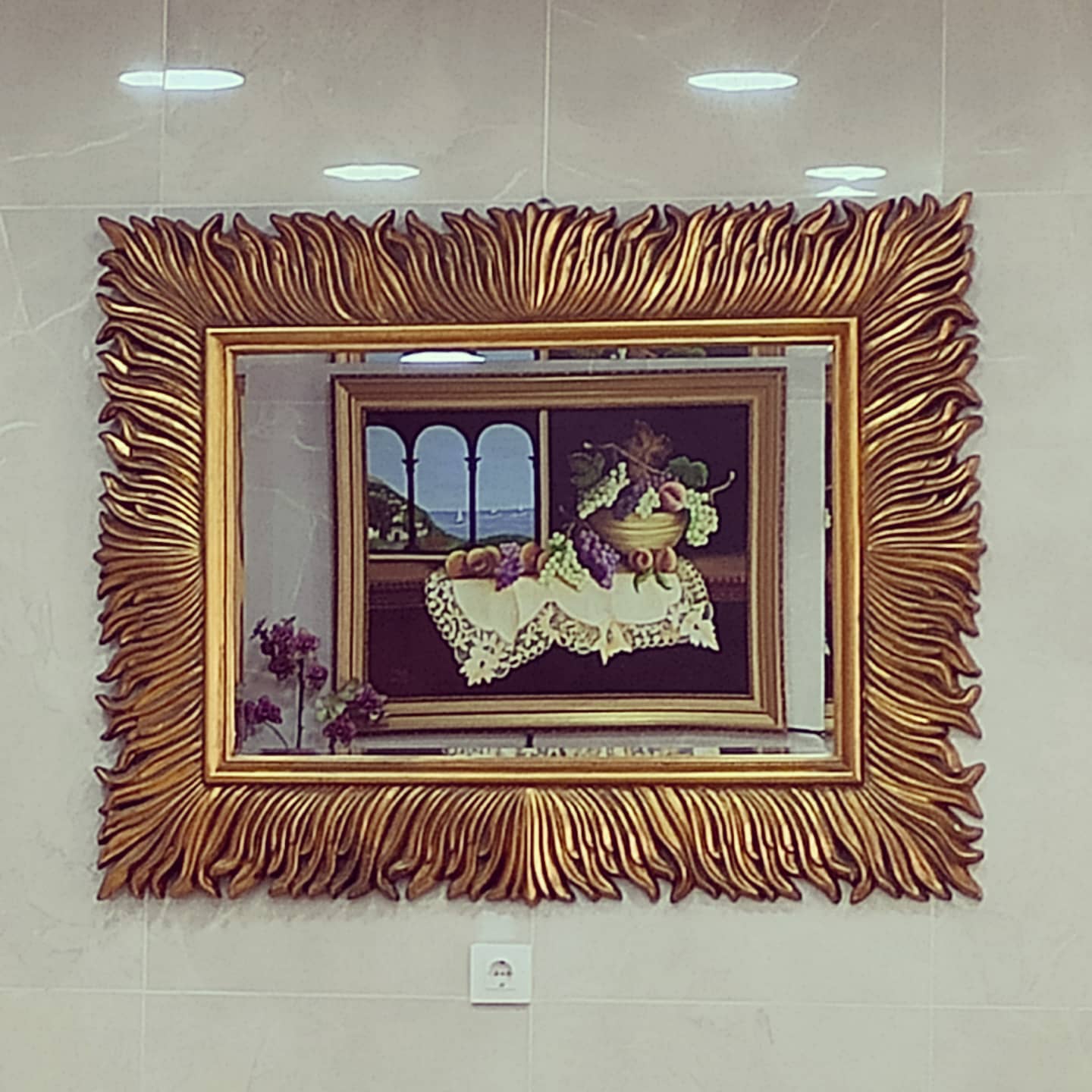 Naturaleza muerta sobre paisaje sobre espejo sobre churreria.